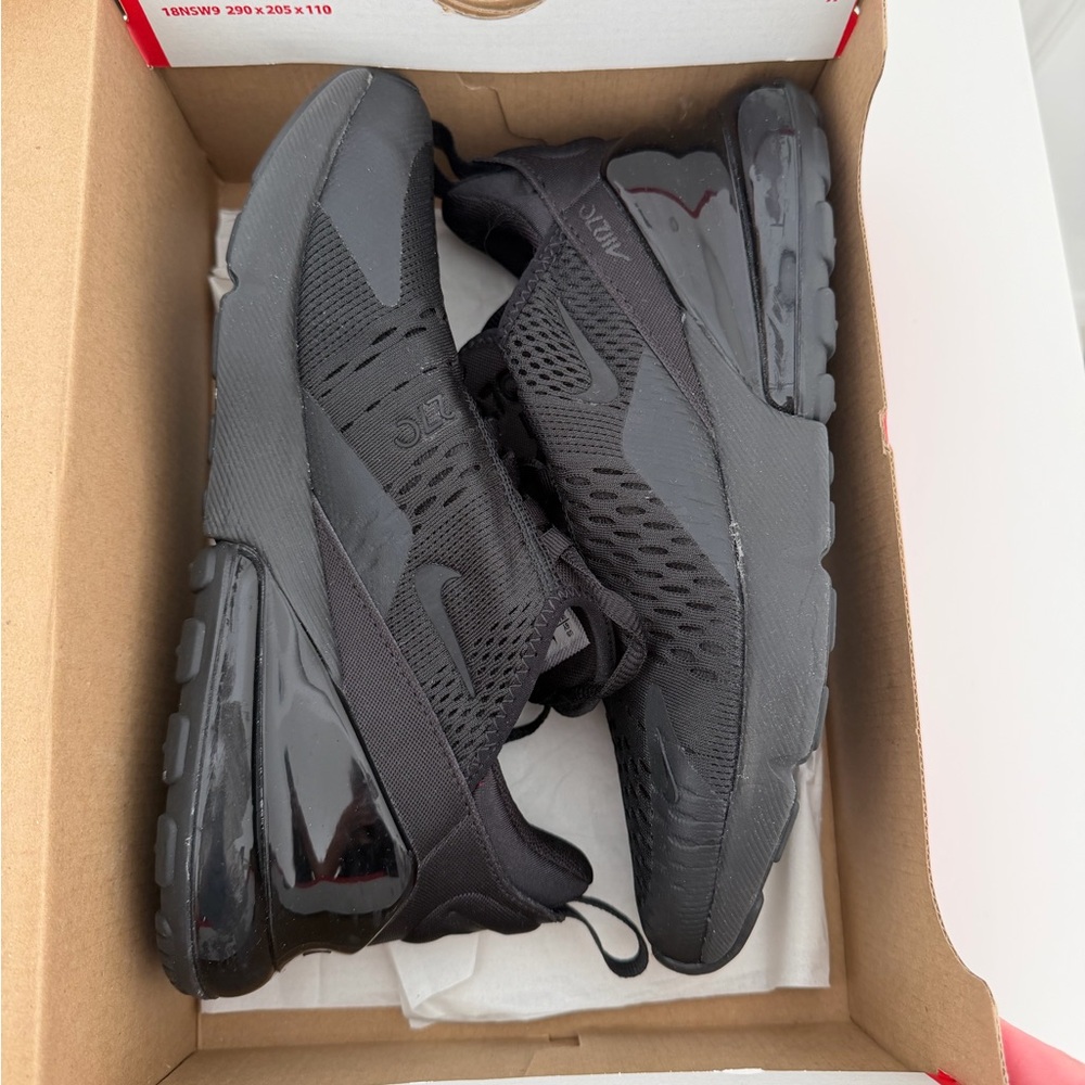 Nike Air Max 270 (GS) – Triple Black – Size 6Y / Women’s 7.5